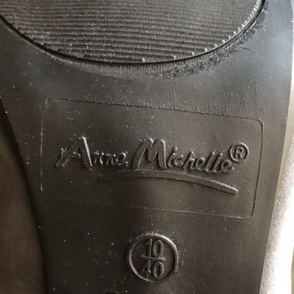 NIB Gray Silver Heels, 10 - Picture 7 of 8